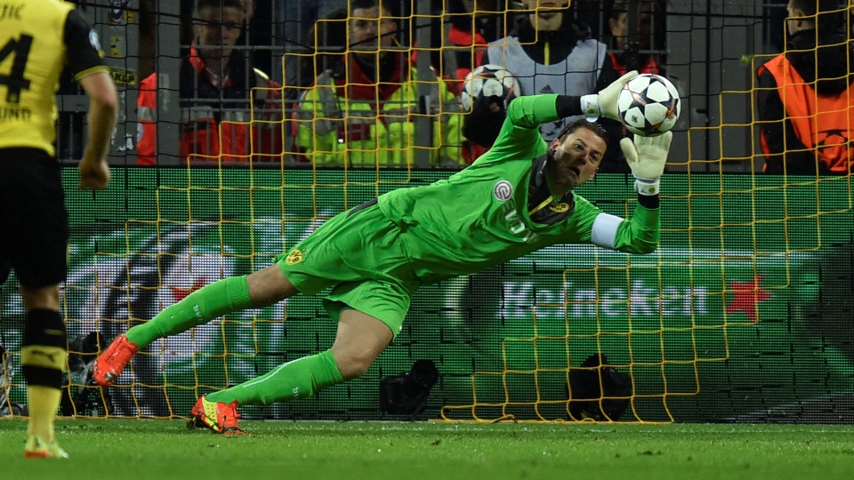 O que Weidenfeller est&aacute; jogando nesta reta final de temporada &eacute; impressionante