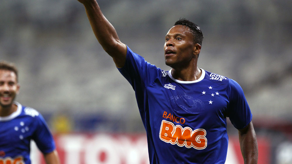 J&uacute;lio Baptista &eacute; o 10 do Cruzeiro  (AP Photo/Bruno Magalhaes)