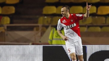 Mantenha a calma e passe a bola para ele: olha só que golaço fez o Berbatov