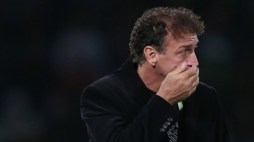 Cuca começou mal o seu principal objetivo (esportivo) na China