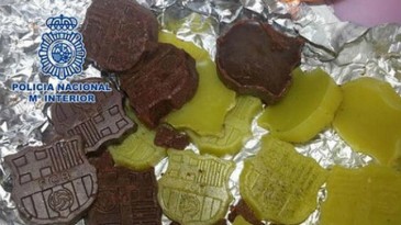 Mestre Cuca é preso por contrabandear drogas em chocolates do Barcelona