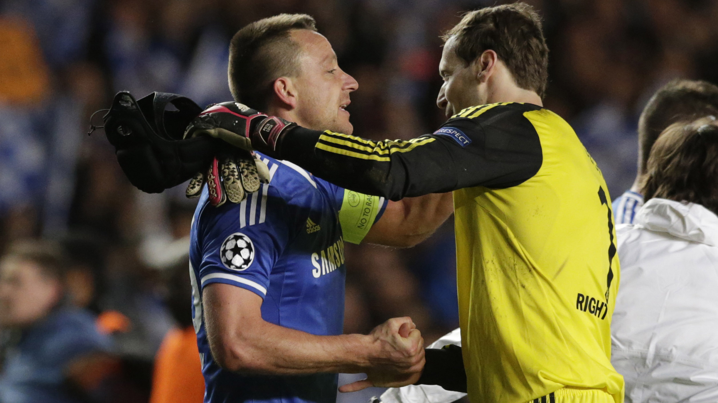 Muita experi&ecirc;ncia continental entre Terry e Petr Cech (Foto: AP)