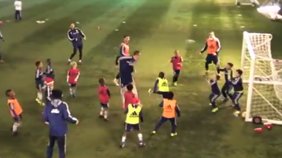 Os adultos do Chelsea tiveram que apelar para fazer um gol no sub-8