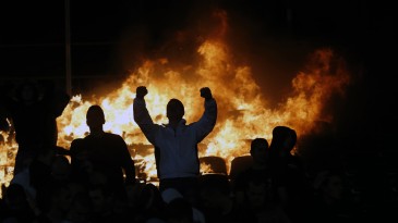 O dérbi entre Partizan e Estrela Vermelha pegou fogo em todos os sentidos
