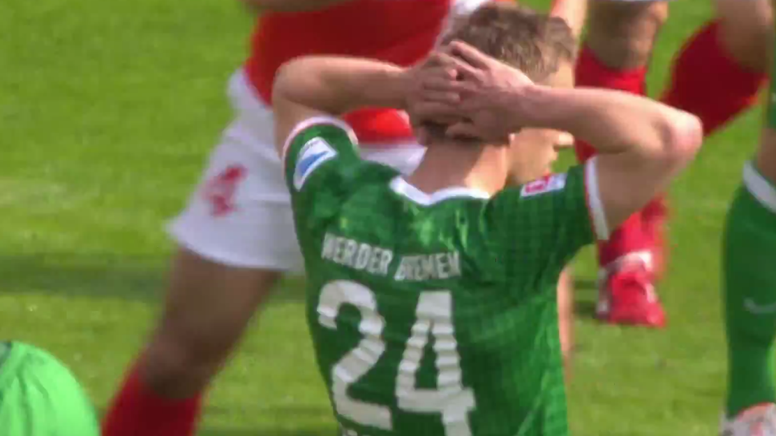 O gol contra do final de semana vem da Bundesliga e foi de um atacante