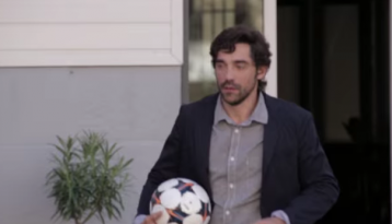 O que você faria para ver a final da Champions? Esse vídeo mostra o nível de loucura