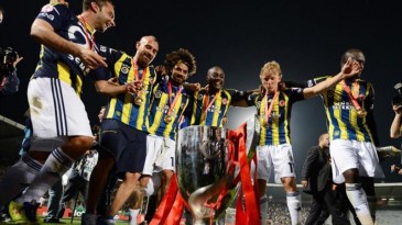 O Fener se sagrou campeão novamente, mas o banimento da Champions exige cautela