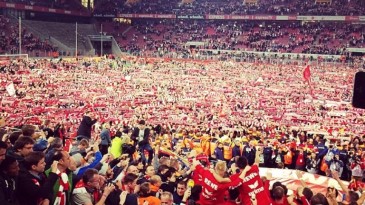 A comemoração da torcida do Köln pelo acesso é uma das cenas mais sensacionais do ano