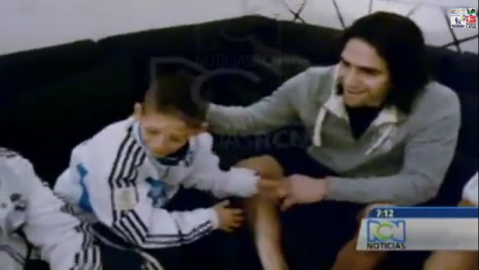 A paixão desse menino já deveria ser o suficiente para colocar Falcao na Copa