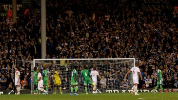 Se já havia suspeita de fraude em Escócia x Nigéria, a lambança do goleiro só reforçou isso