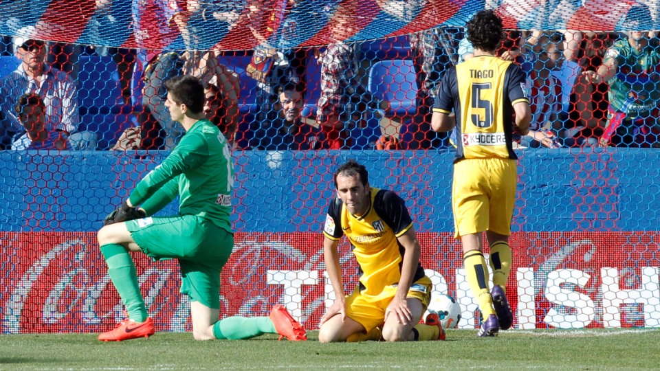 Ap&oacute;s chegar &agrave;s nuvens, Atleti caiu de joelhos, mas ainda depende s&oacute; de suas for&ccedil;as