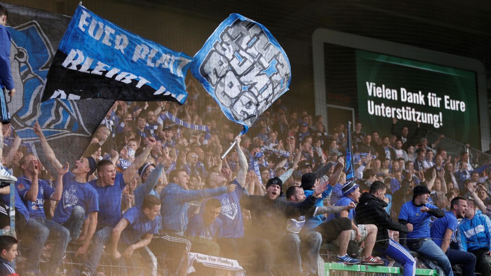 O Hamburgo evitou a queda e n&atilde;o manchou sua hist&oacute;ria, mas precisa come&ccedil;ar a honr&aacute;-la