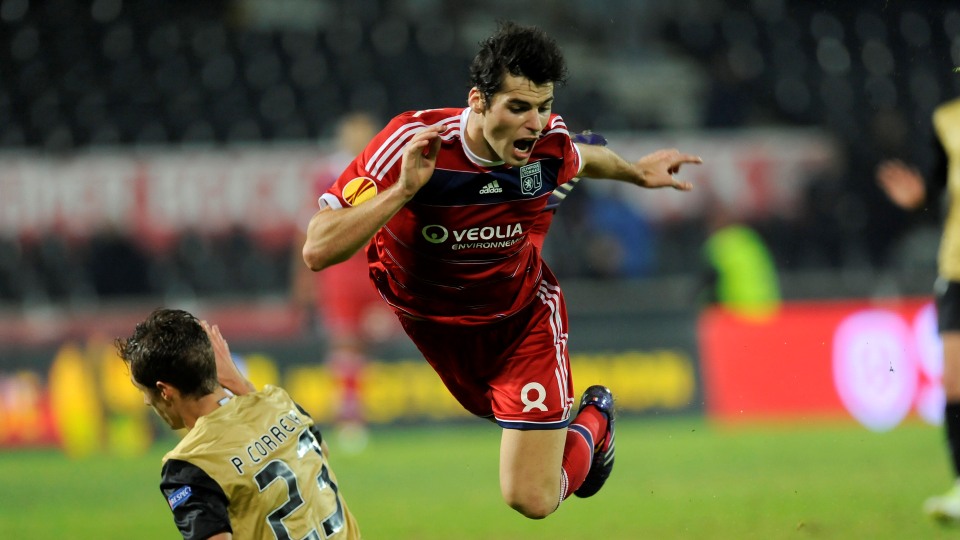 Gourcuff sofreu uma das les&otilde;es mais bizarras que voc&ecirc; ouvir&aacute;: passeando com o cachorro