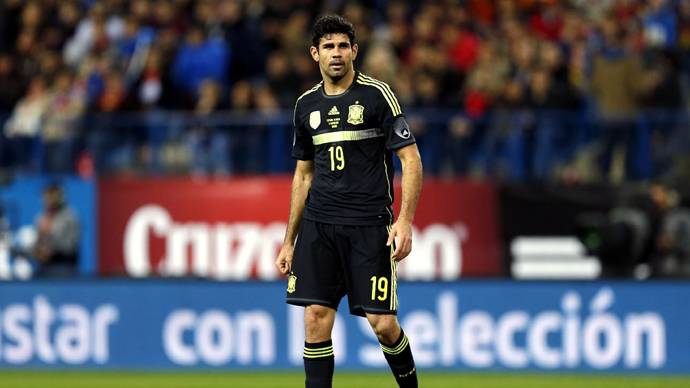 Diego Costa com a camisa da sele&ccedil;&atilde;o da Espanha (AP Photo/Paul White)
