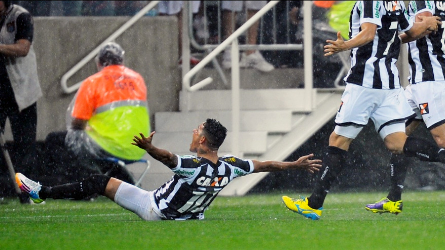Giovanni Augusto marcou pelo Figueirense (Foto: Reinaldo Canato/UOL)