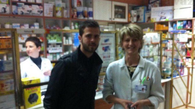 Pjanic posou at&eacute; para fotos