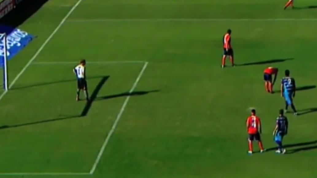 Este zagueiro do Independiente se preocupa mais com o mei&atilde;o que Roberto Carlos