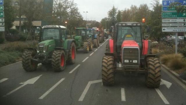 A invas&atilde;o de tratores da torcida do Guingamp em Paris foi um momento marcante