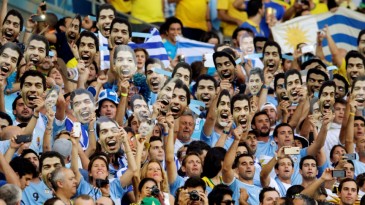 Mesmo banido, não houve alguém mais presente na Copa neste domingo do que Luis Suárez