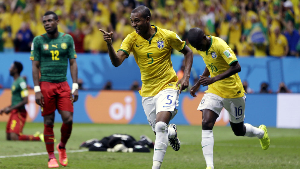 Obrigado, Paulinho, voc&ecirc; &eacute; craque, mas o momento &eacute; de Fernandinho