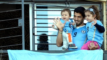 Suárez teve bela atitude para fazer mais feliz o Natal de crianças com câncer