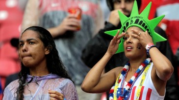 Governador de NY decreta uma hora a mais de almoço para funcionários verem EUA