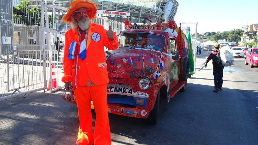 Ben levou o carro aos port&otilde;es da Fonte Nova (Vagner Vargas/Portal Copa 2014)