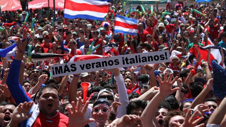 Uma mar&eacute; vermelha tomou conta da Costa Rica para comemorar o feito na Copa