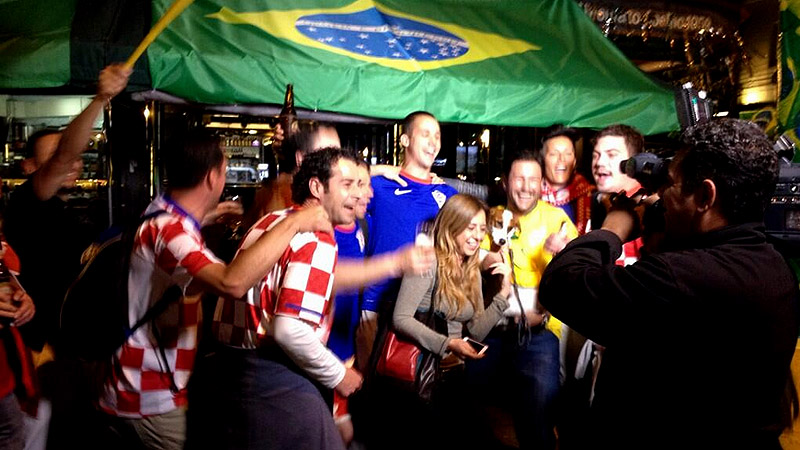 Clima de Copa cresce em S&atilde;o Paulo, protestos e pr&eacute;via de Brasil x Cro&aacute;cia no papo de hoje