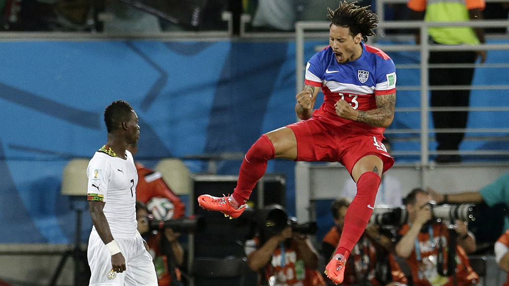 Jermaine Jones comemora gol de Dempsey aos 28 segundos contra Gana  (AP Photo/Petr David Josek)