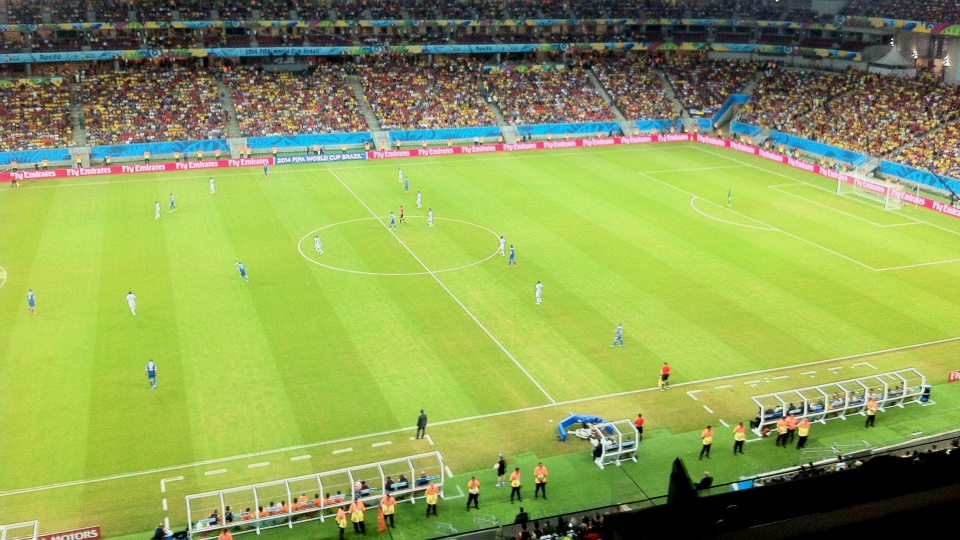 Samaras jogando no limite da linha de impedimento