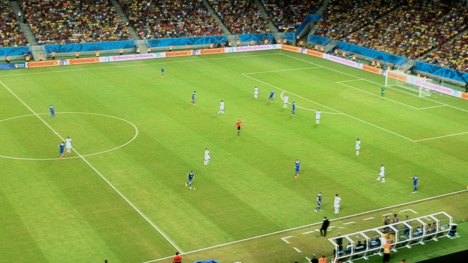 Depois das entradas de Mitroglou e Gekas, Samaras recuou para o meio