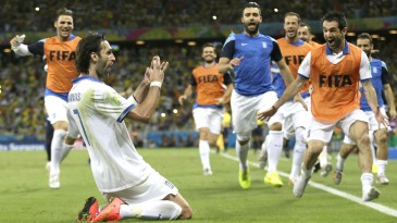 Grécia 2×1 Costa do Marfim: gregos foram melhores, mas só um final épico lhes deu a vaga