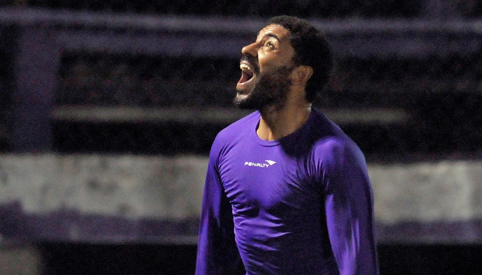 Olivera &eacute; o destaque do Defensor