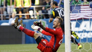 Donovan não estava na Copa, mas esteve em Seattle e destruiu o Sounders