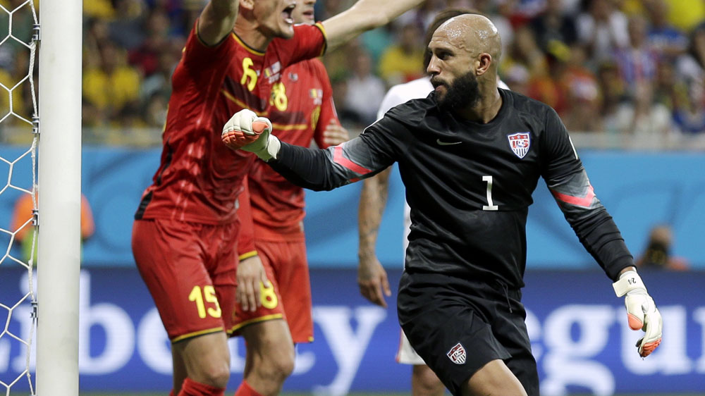 Howard comemora uma de suas defesas (AP Photo/Natacha Pisarenko)