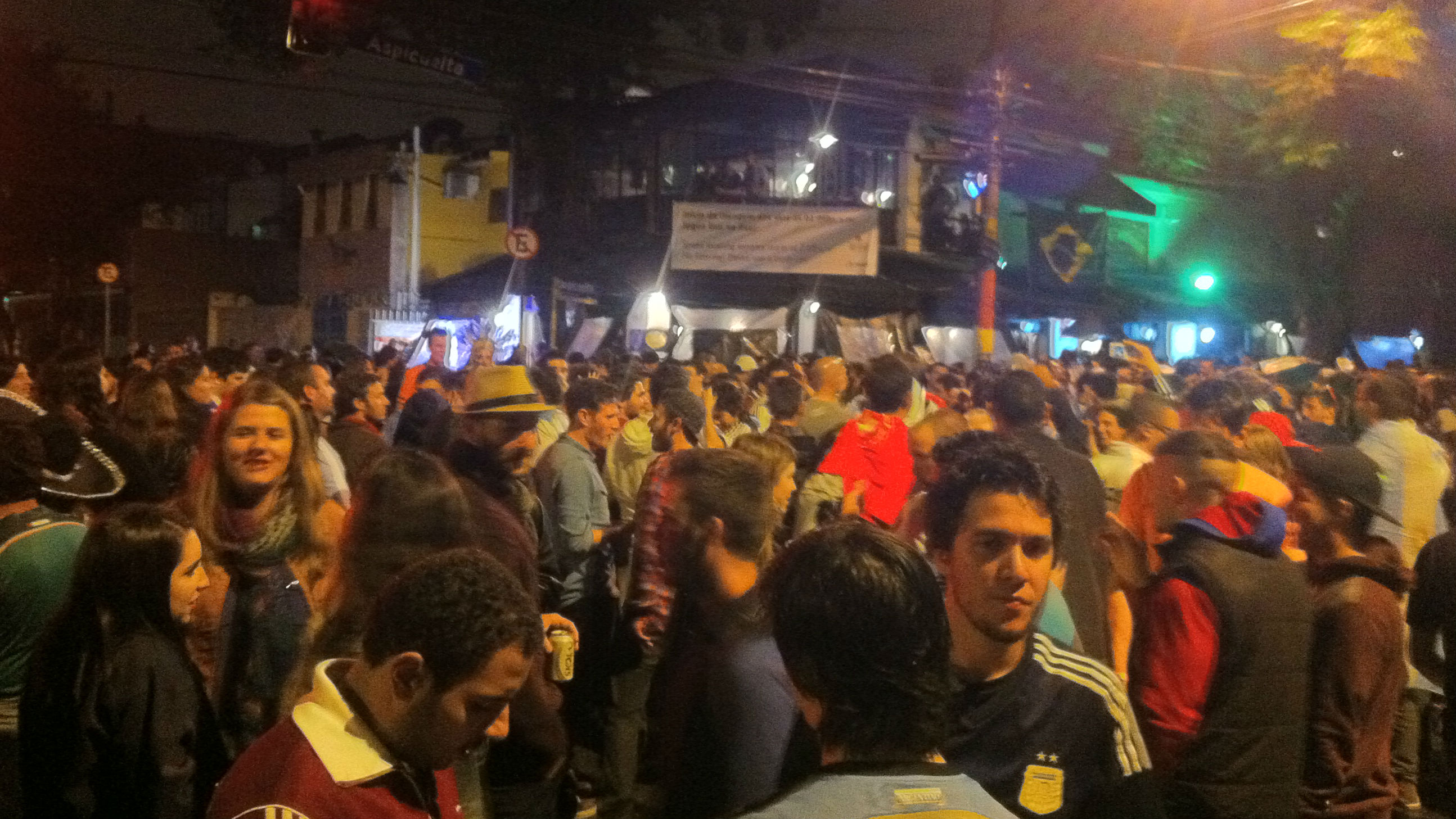 A Vila Madalena n&atilde;o esteve lotada, mas recebeu alguns torcedores (Bruno Bonsanti/Trivela)