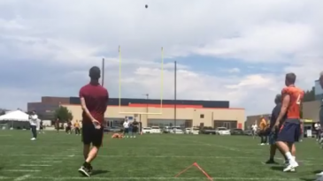 Sabe o golaço de Pjanic de trás do meio do campo? Ele ensaiou fazendo field goal