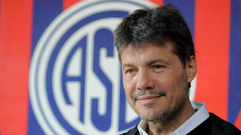 Vice-presidente do San Lorenzo cutuca jogador do time no Twitter e toma invertida