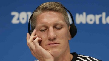 Elegante, Dortmund resolve polêmica oferecendo aulas de canto a Schweinsteiger