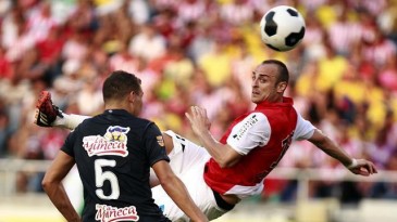 Golaço de Berbatov em Barranquilha: a copa mais nonsense já começou