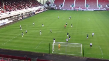 A coitada da gaivota foi a vítima do chutão de um zagueiro escocês