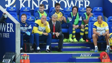 O Arsenal tem horas para buscar um centroavante ou enfrentará dias difíceis