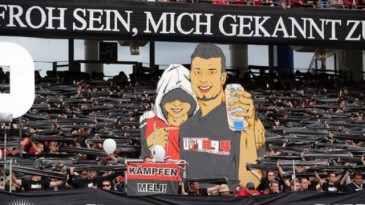 A torcida do Nürnberg achou o melhor jeito de prestar tributo a um amigo falecido