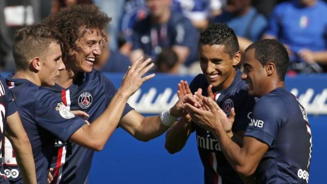 O PSG perdeu Ibra, mas contou com Lucas e Cavani para vencer a primeira na Ligue 1