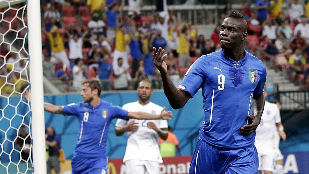 A volta &agrave;s aulas fica melhor com uma mensagem de Balotelli &agrave;s criancinhas