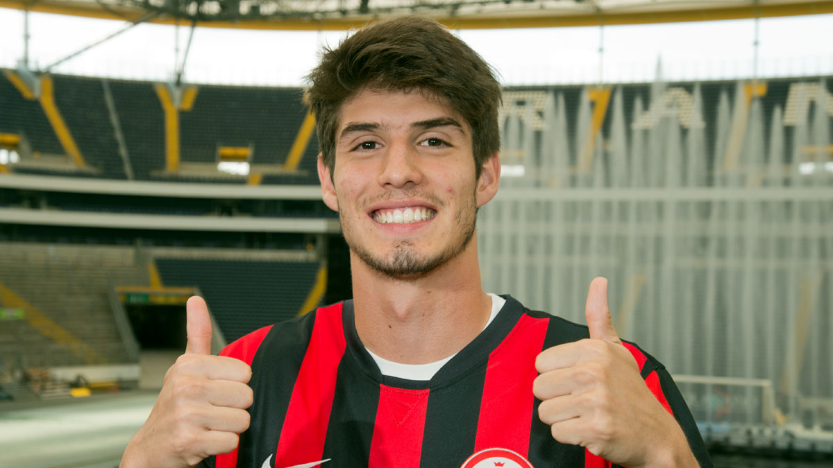 Lucas Piazon jogar&aacute; no Eintracht Frankfurt (AP Photo/dpa, Boris Roessler)
