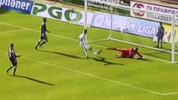 O reinado de Rafael Moura não durou nem um dia. Olha o gol que o filho de Michael Laudrup perdeu