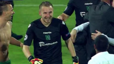 Moti, o mito: Zagueiro vai para o gol, defende dois pênaltis e põe Ludogorets na LC; veja