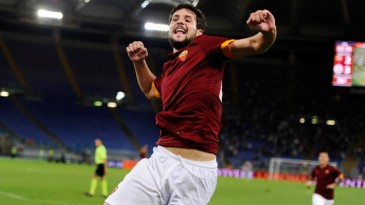 Totti fez aniversário, a Roma ganhou, mas o importante foi o gol do meio da rua de Destro